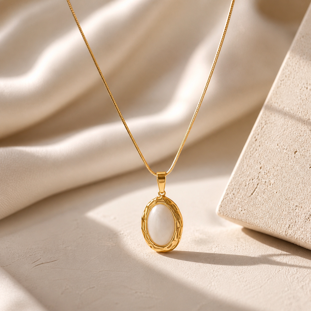 Elara Glow Necklace Anti Tarnish Waterproof Gold Sleek chain for Women