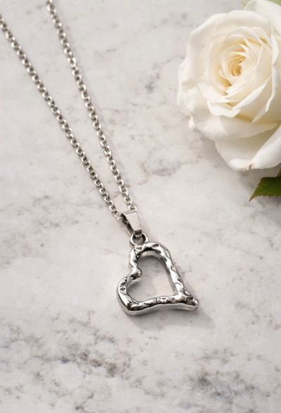Noor Silver Heart Chain
