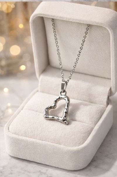 Noor Silver Heart Chain