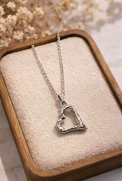 Noor Silver Heart Chain